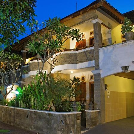 Hotel Taman Ayu 212 Denpasar Exterior foto