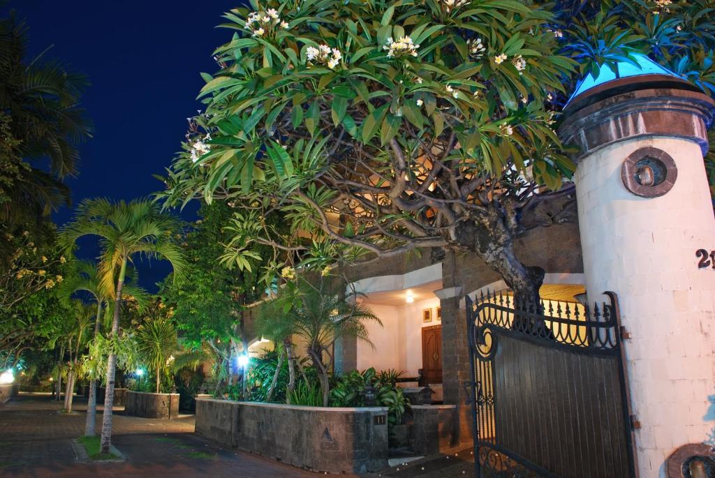 Hotel Taman Ayu 212 Denpasar Exterior foto