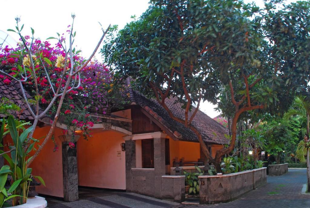 Hotel Taman Ayu 212 Denpasar Exterior foto